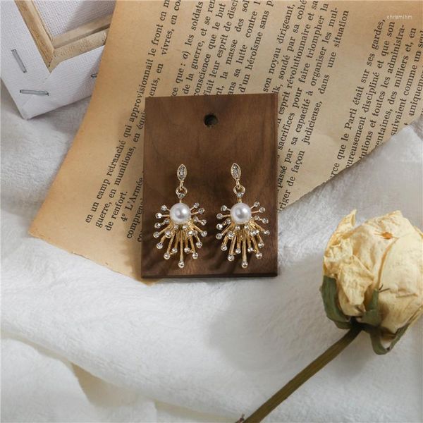 Pendientes colgantes de moda para mujer, gota dorada Vintage, diseño de fuegos artificiales florecientes, pendiente de perla de imitación de cristal, Piercing para oreja, joyería