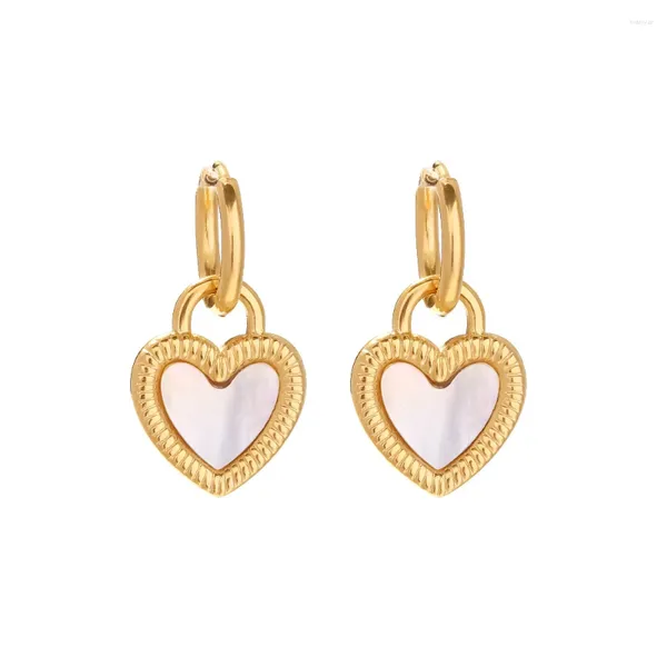 Pendientes colgantes Youthway Textura de metal En forma de corazón Gota de concha blanca Acero inoxidable 316 Chapado en oro de 18 quilates Joyería impermeable para mujer