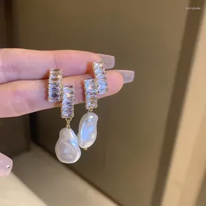 Boucles d'oreilles en peluche zircon couture de perle irrégulière luxe léger pour les femmes coréennes de boucle d'oreille de la mode