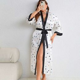 Le nouveau pyjama imprimé surdimensionné surdimensionné de Danilin avec un pyjama de mode à lacets de printemps et d'automne pour les vêtements de maison décontractés pour femmes