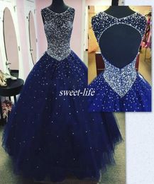 Robe de quinceanera bleu foncé 2020 Plus taille Backless Crysatl Boule de bal perle en tulle