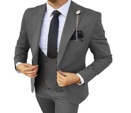 Tuxedos de mariage gris foncé pour le marié Fabriqué sur mesure 3 pièces SET des garçons de garniture Men039s Costumes pantalons de veste époux de Prom Da4839574