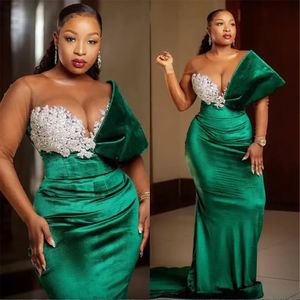 Vert foncé 2023 Sheer Neck Velvet Robes de soirée Sexy Sleevelss Plus Size Robes de bal africaines