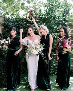 Donkergroen fluwelen bruidsmeisje jurken schede lang 2021 op maat gemaakte V-hals een schouder bruiloft gasten jurk formele avondjurken feest