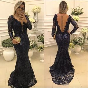 Dark Navy Lace Mother of the Bride Dresses Long Sleeve Vintage Fall Winter Evening Jurns Buttons Illusie Terug Formele feestkleding
