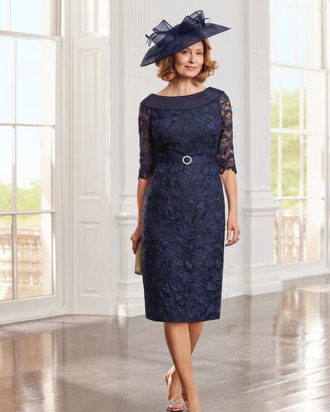 Dark Navy Lace Mother of the Bride Robes Scoop Neck Half Maneves Wedding Guest Robe Longueur Longueur Plaies Plus Taille Mère Forme