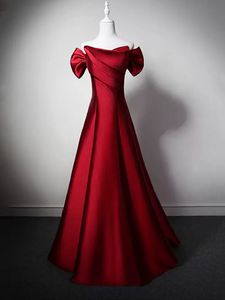 Robes de soirée rouge foncé longue robe de bal de bal de vraies photos en satin robes de fête scoop manches courtes zipper / lacets dos royal bleu, noir, marine noire