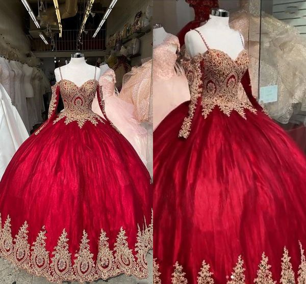 Dark Red Gold Lace Sweet 16 Vestidos Prom Ball Gowns Organza Cold Shoulder Mangas largas Crystal Straps Quinceanera Dress Corset Cheap Plus