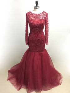 Robes de bal sirène des perles rouges foncées robes formelles de soirée avec manches longues ébouriffes organza creux de joyau