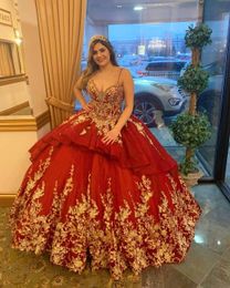 Donkere rode quinceanera -jurken 2021 spaghetti -riemen met gouden kanten applique gelaagde tule rok op maat gemaakt zoet 16 prom feestbaljurk
