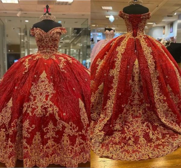 Robes de quinceanera rouge foncé perlées de l'épaule en dentelle en or applique personnalisée Sweet 16 Princess Prom Pageant Ball Verstidos 2022 Forme de soirée formelle 403