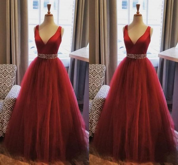 Vestido de noche de tul de tul roja de color rojo oscuro para la fiesta con cuentas con cuello en v mangas sin mangas de una línea vestidos de fiesta largos