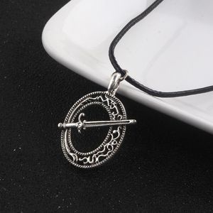 Dark Souls 3 Lune Lame Collier Punk Rétro Épée Pendentif Creux En Cuir Cordon Ras Du Cou Chaîne Cosplay Bijoux Accessoires Colliers