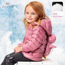 dave bella hiver bébés filles vers le bas manteau de bande dessinée arc enfants 90% duvet de canard blanc rembourré enfants veste avec petit sac à dos LJ201125