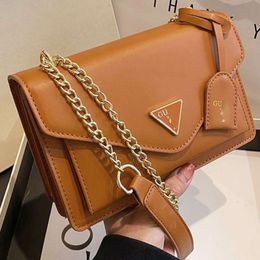 Dagpakketten 2024 Nieuwe postbode Licht Licht Luxe Trendy Chain Candy Color One Shoulder Crossbody Dames Fashion Flip Bag