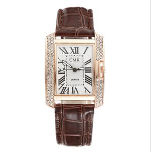 Deslumbrante cwp Temperamento Atmósfera Relojes para mujer Bisel de diamante Reloj de cuarzo para mujer Correa de cuero Relojes de pulsera para mujer Muliticolor Opcional