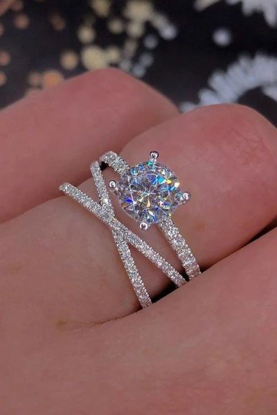 Couleur argentée éblouissante Blanc Ring Zircon Anniversaire Gift Engagement Bridal Wedding Anness Bijoux pour femmes Designer Fashion Heart Ring For Woman Man Love