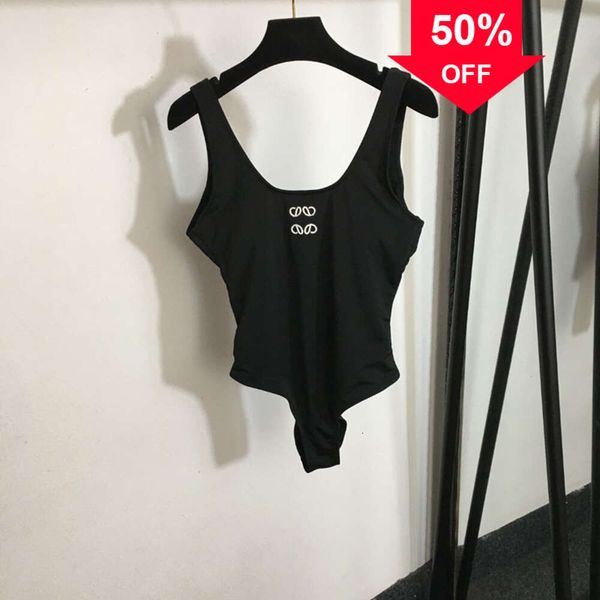 Offres de la nouvelle créatrice de mode en gros de maillots de bain pour femmes en gros de maillots de bain bikinis sexy de maillot de bain brodés de maillot de bain un morceau de plage rembourrée d'été sans arrière