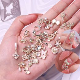 Calcomanías 100pcs amenazos de uñas de mariposa a granel aleatorio aleatorio japonés mixta luna luna corazón diamantes de uñas arte deco