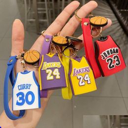 Décompression Toy Creative Cartoon Migne Basketball Doll Keychain Pendant Polls Couple Accessoires Sangle en cuir Sac Key Chain Chain