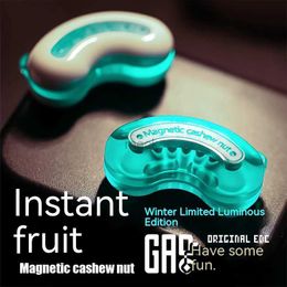 Decompressie speelgoed Gao Studio EDC Winter Ice Blue Magnetic Cashew Noot Luminous Fidget Slider en waterdichte duwschuifjes Fidget Toys 240413