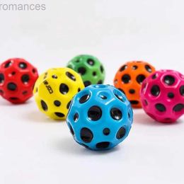 Decompressie speelgoed hoge veerkracht gat bal zachte bouncy ball anti-fall maan vorm poreuze bouncy ball kinderen indoor buiten speelgoed ergonomisch ontwerp d240424