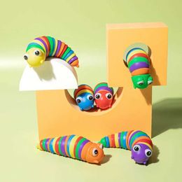 Jouet de décompression Hot Color Creative Distorsion Slug Toy Soulage le plaisir réduit le stress des doigts d'escarc
