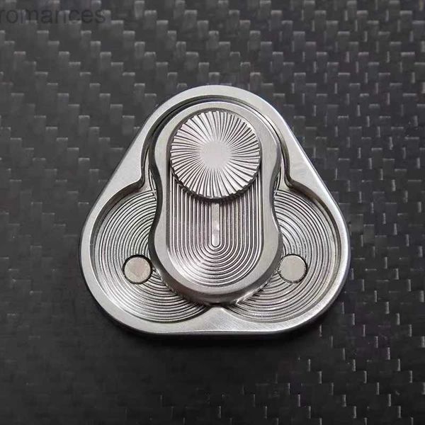 Décompression Triangle Triangle Magnétique Fidget Slider pour adultes Edc Metal Fidget Toy Hand Spinner pour l'autisme Toys Sente anxiété Soulagement du stress pour un D240424