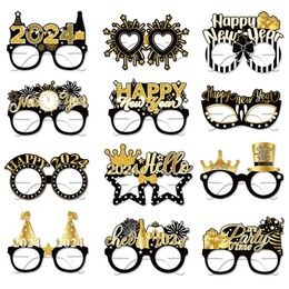 Cadre de décoration 2024 Famille Happy 12pcs / Set New Year Eve Party Paper Glasses Photo Booth Props Navidad Christmas Favors