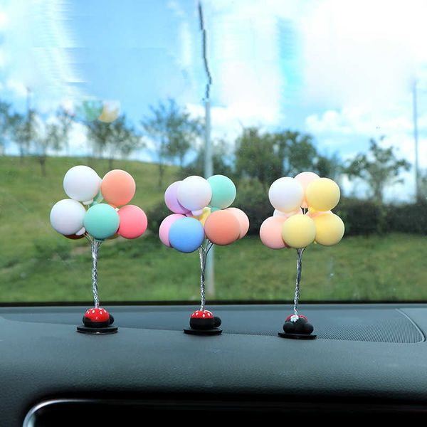 Décorations 2022 Accessoires De Voiture Mignon Dessin Animé Couples Action Figure Figurines Ballon Ornement Auto Intérieur Tableau De Bord pour Filles Cadeaux AA230407