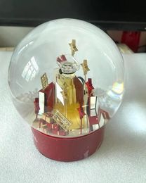 Decoraties 2023 Edition C Classics Red Christmas Snow Globe met parfumfles in Crystal Ball voor speciale verjaardag Nieuwigheid VIP -cadeau