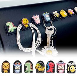 Decoraties 2 stks Mini Toon Hooks Cute Animal Decoration Automobile Interieur Organisator Holder Duurzame kleine haak Auto -accessoires AA230407