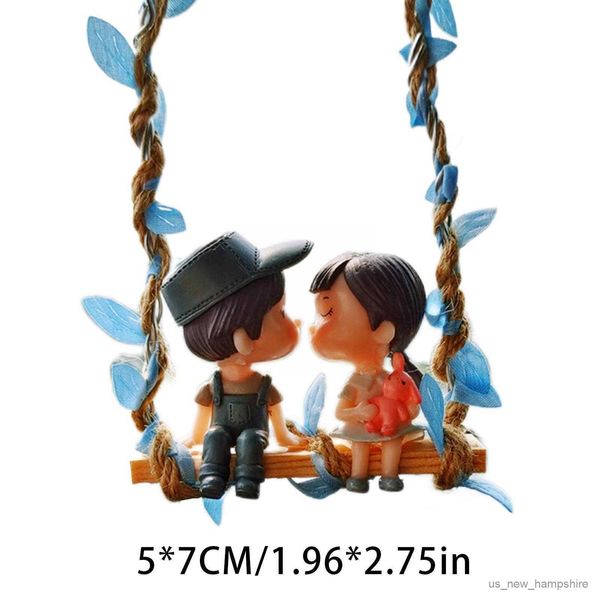 Décorations anime charmant couple sur les accessoires de voiture figurines miroir romantique swing intérieur pendant décoratif miniature r230811