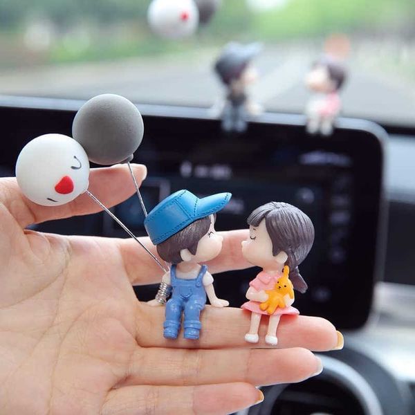 Décorations Mignon Décoration De Voiture Belle Bande Dessinée Couple Action Figure Figurines Ballon Ornement Auto Intérieur Tableau De Bord Accessoires Fille Cadeau AA230407