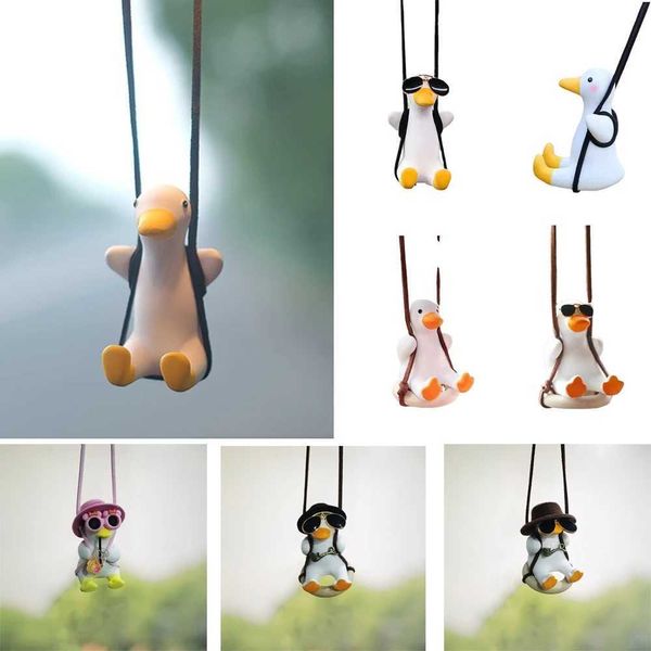 Décorations Nouveau Mignon Jaune Petite Voiture Pendentif Véhicule Intérieur Décor Anniversaire Cadeau Auto Decoraction Accessoires Ornements Swing Duck AA230407