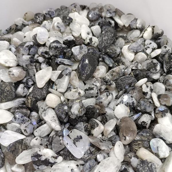 Figuras decorativas 1,5-2 cm 100 g Grava de cristal natural Piedra lunar negra Cuarzo Chips lisos Curación Reiki Espécimen Joyería Decoración de piedra
