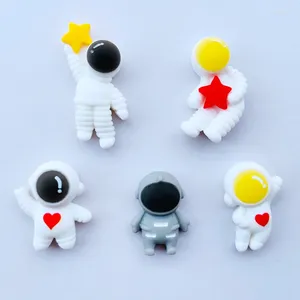 Decoratieve Beeldjes 10 STUKS Leuke Hars Mini Cartoon Astronaut Platte Achterkant Boog Haar Plakboek Kawai DIY Decoratie Accessoires B29