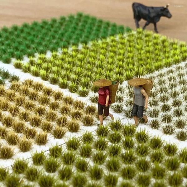 Figurines décoratives 104pcs / mini-herbe en boîte Tournette de modélisation artificielle Modèle de modélisation statique micro-paysage décoration matériau