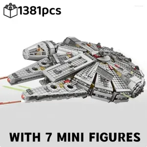 Decoratieve beeldjes 1381 stks Space Millennium Ship Ruimtevaartuig Set Falcon Alien MINI 75105 Figuurmodel Bouwstenen Bakstenen Speelgoed Kinderen Geschenk