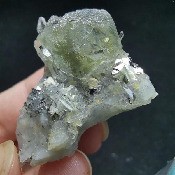 Figurines décoratives 17.7 MNATURAL Rare Green Fluorite Cluster Mineral Spécimen Stone and Crystal Healing Quartz Gem