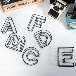 Figurines décoratives 1pc Style moderne A-Z-Zwright Iron Alphabet Desktop Decoration Metal Hollow Letter Pographie Prophes Ornement Cafe Home