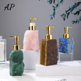 Figuras decorativas 1 pieza de cristal natural piedra cruda cuarzo rosa dispensador de jabón manual curativo loción de piedras preciosas ásperas botella prensada dividida