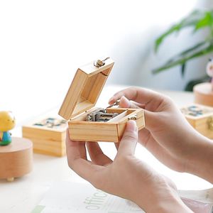 Figurines décoratives en bois, 1 pièce, boîte à musique créative à manivelle, cadeau d'anniversaire, rotatif européen, bricolage, Mini joyeux