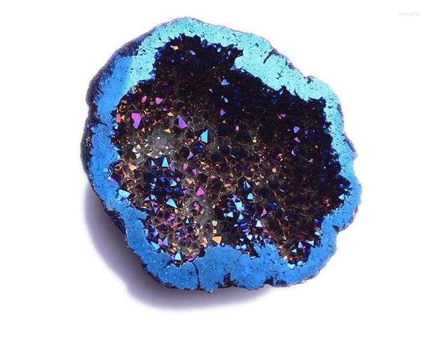 Figuras decorativas 1pcs Aura natural Aura Agata Geode Agujero de cristal La muestra mineral contiene grupos limpios de titanio electro recubrimiento