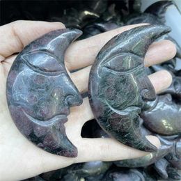 Figurines décoratives 1pcs Crystals de lune de lun à la main de la pierre de joie naturelle Garnet Garnet Hand
