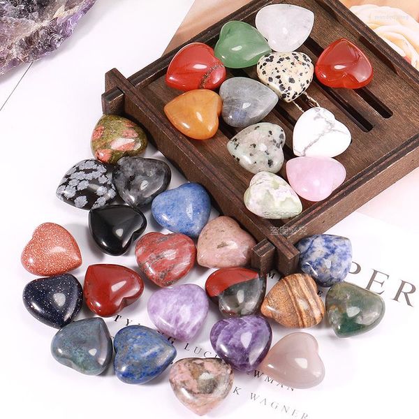 Figuras decorativas 1pcs piedras y cristales naturales tallados en forma de corazón multicolor amor gemstone decoración de la habitación de la sala del collar para la curación del collar