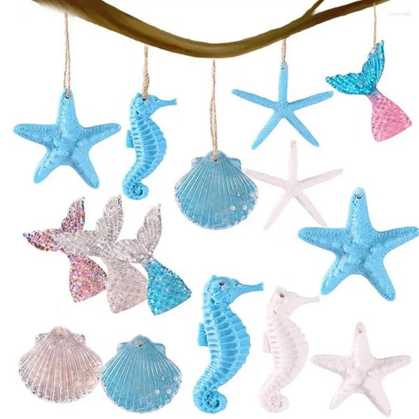 Figuras decorativas 20pcs Pendientes de resina Cartoon Celo de mares Starfish Forma de hipocampo encantadores adornos de árboles de Navidad suministros de vacaciones