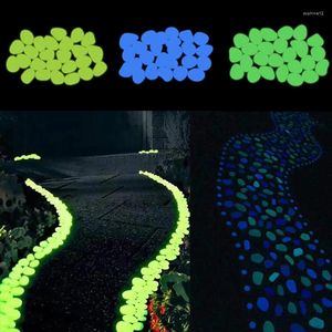 Figuras decorativas 25/50pcs Fluorescencia Piedras luminosas Pebbles Suministros de piedra artificial brillante en la fiesta de bodas oscuras.