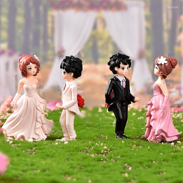 Figurines décoratives 2pcs / set Miniature Ornements Garçon Fille Proposer Mariage Sweety Lovers Couple Artisanat Résine Robe De Mariée Poupées Décor À La Maison