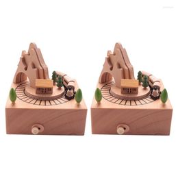 Decoratieve beeldjes 2x houten muzikale doos met bergtunnel met kleine bewegende magnetische treinspelen